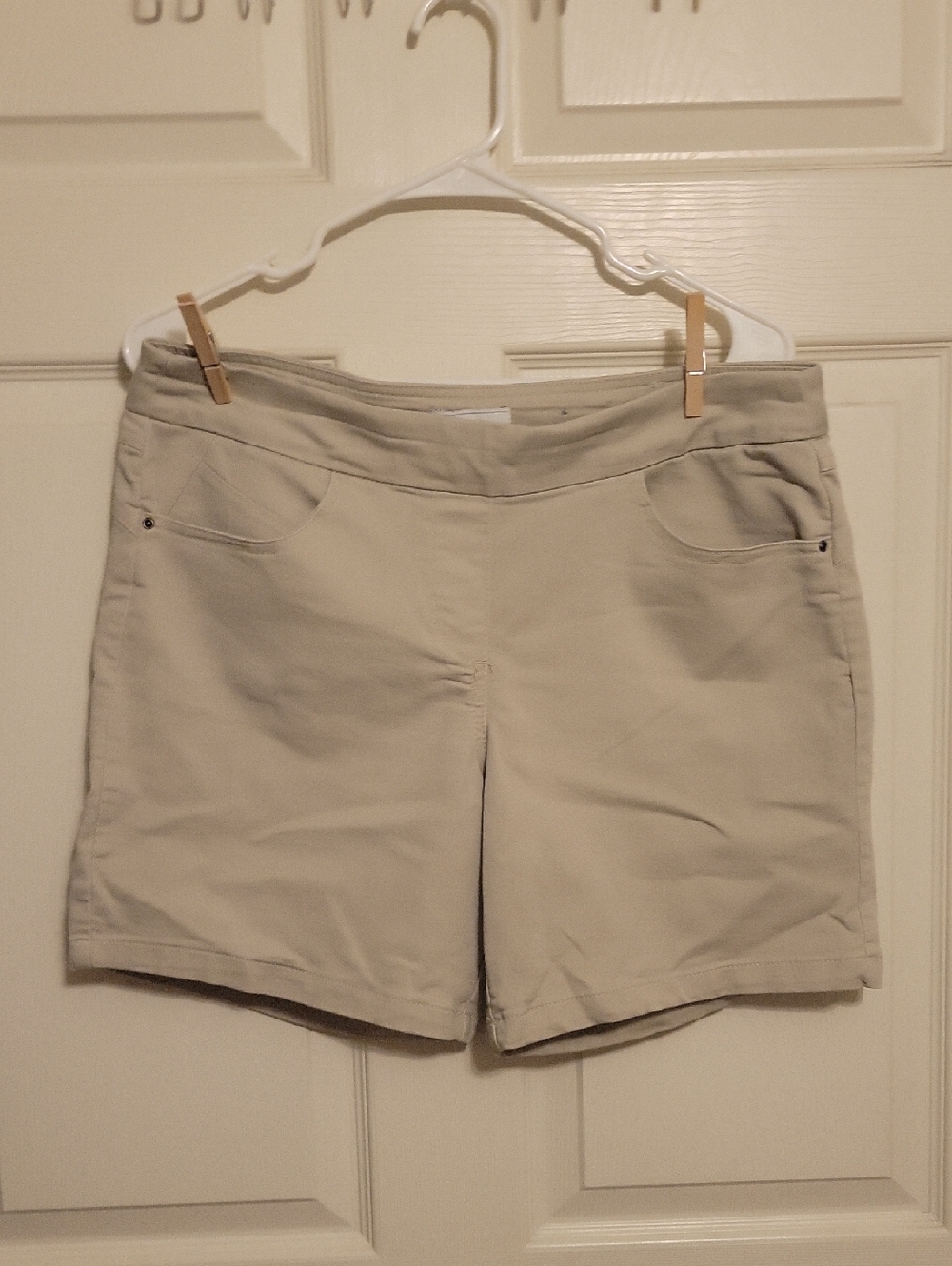 Liz Claiborne Women's Khaki/Taupe Casual Shorts